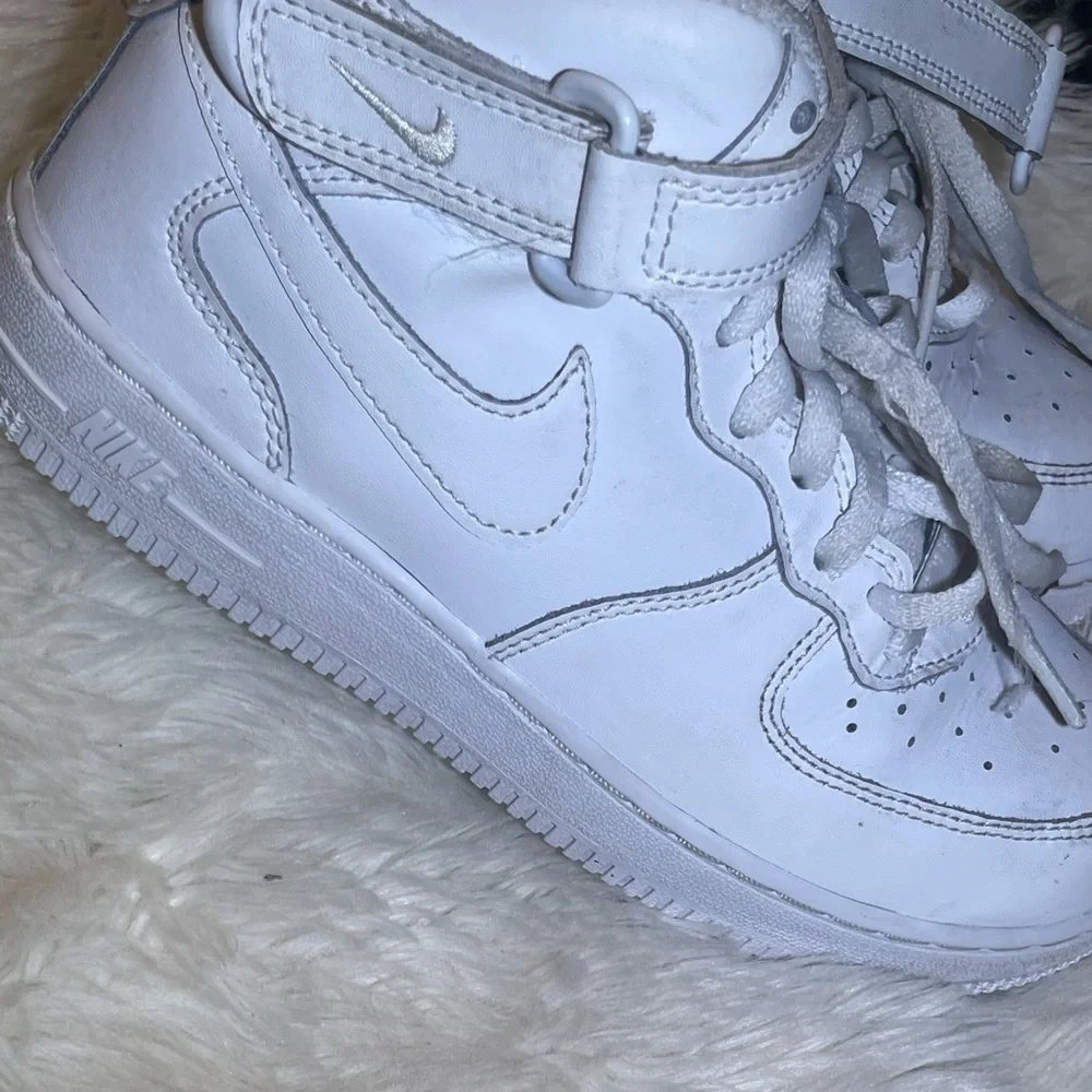 Nike Air Force 1 white high tops sneakers size 2 youth